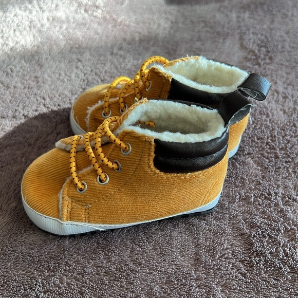 Carter’s baby shoes - Picture 4 of 4